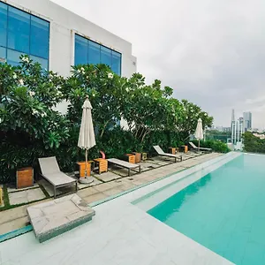 Serenity Saigon Sky - Free One Way Airport Shuttle Villa